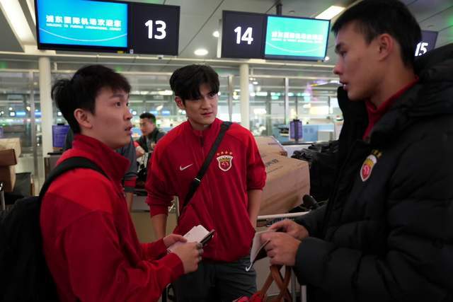 刘祝润在海港踢主力 罗竞+杨铭锐争大连左路首发 朱鹏宇1年三连跳