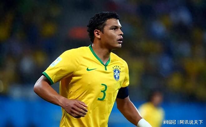 足坛奇景！巴西巨星太自律：41岁重返欧洲豪门踢球！比主帅大5岁