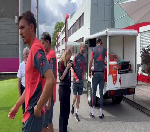 记者晒视频：拜仁新援路易斯迪亚斯周四继续参加训练