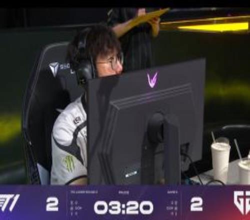 GENvsT1决胜局陷入暂停：比赛仅进行3分20秒，双方还在对线期