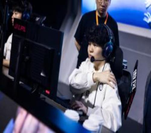 露露到底什么用Rookie今日继续迷失各种被抓断节奏堪称战犯