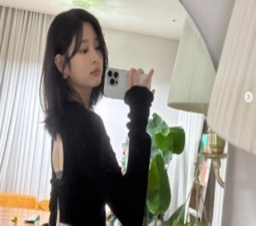 LCK决赛开幕式嘉宾MINJU日常INS照颜值拉满可御可甜腿长又白！