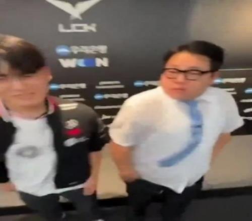 Gumayusi继《晚安大小姐》之后最新力作：和记者合跳BaraBam