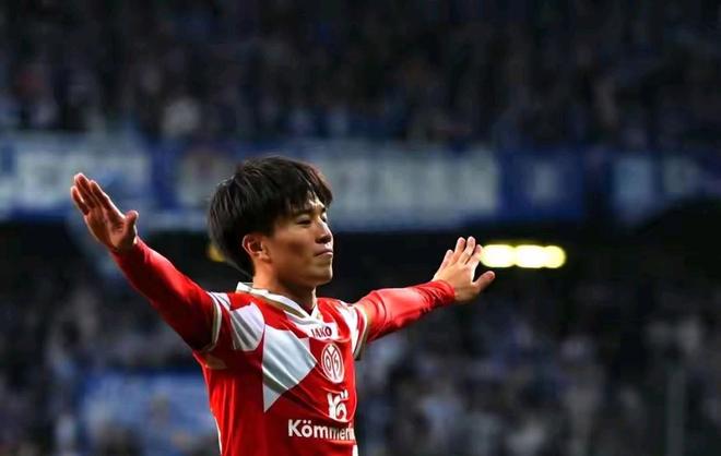 美因茨队做客遭波兹南莱赫1-1踢平 连续2轮欧协联的比赛不胜 美因茨队做客遭波兹南莱赫1-1踢平 连续2轮欧协联的比赛不胜