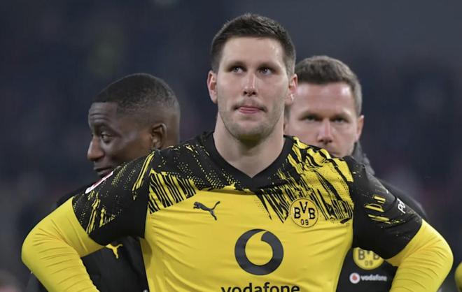 图片报：多特蒙德将不会与聚勒续约，他们已经在寻找新的中卫