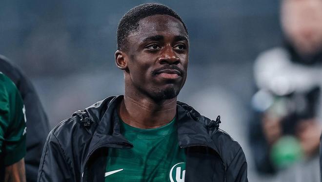 官方：沃尔夫斯堡买断里昂20岁后卫昆贝迪，双方签约至2029年