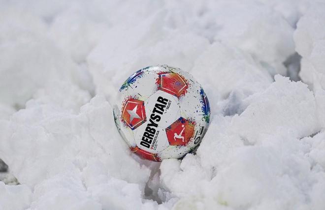 图片报：由于突降大雪，莱比锡对阵圣保利的比赛即将宣布取消