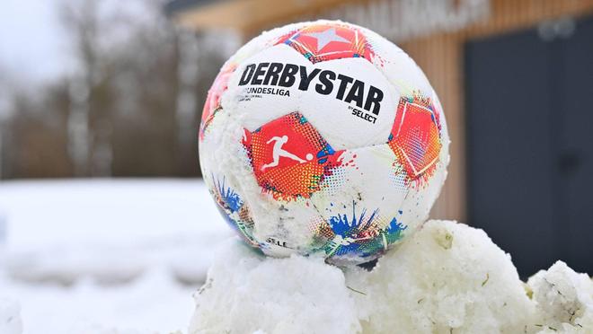 官方:因球场结冰和严重风雪,不莱梅vs霍芬海姆的比赛延期 官方:因球场结冰和严重风雪,不莱梅vs霍芬海姆的比赛延期