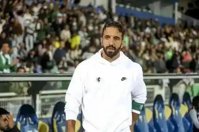 西蒙琼斯建议勒沃库森考虑阿莫林，斯洛特要解决风格的融合问题