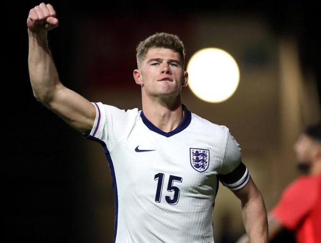 德天空：多特想在夏窗引进图卢兹中卫查理-克雷斯维尔