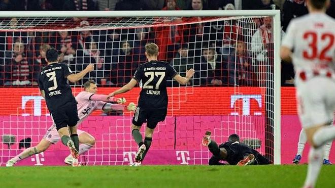 诺伊尔谈丢球:对手在正中间射门踢哪边都行,我和塔都尽力了 诺伊尔谈丢球:对手在正中间射门踢哪边都行,我和塔都尽力了