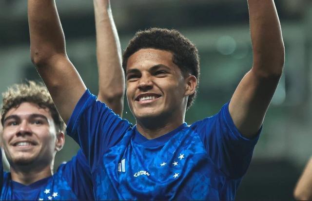 德天空：多特约1000万欧报价17岁巴西后卫普拉特斯，但被拒绝