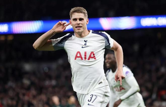 回声报：格伊接近转会曼城后，红军潜在后卫引援目标是范德芬