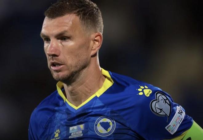 德天空：沙尔克04有意引进哲科，球员本人与俱乐部已展开交流