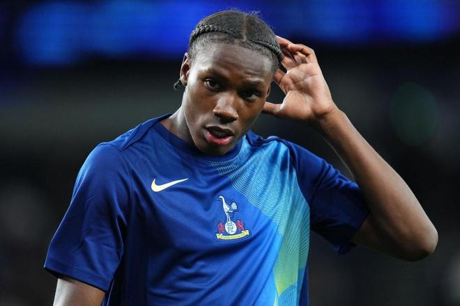 17岁45天，拜菲尔德是热刺队史欧冠最年轻出场球员