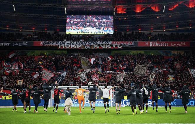 拜仁输球，药厂球迷在对阵不莱梅时高喊：不败冠军，勒沃库森