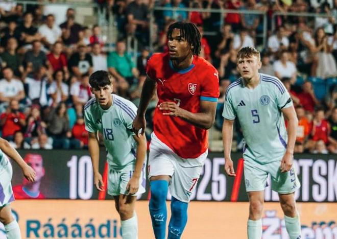 罗马诺：乌迪内斯正和莱比锡谈判，想签捷克20岁前锋爱德华多