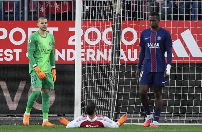 舍瓦利耶：最初的一个半月我在巴黎不太适应，有点像即兴发挥