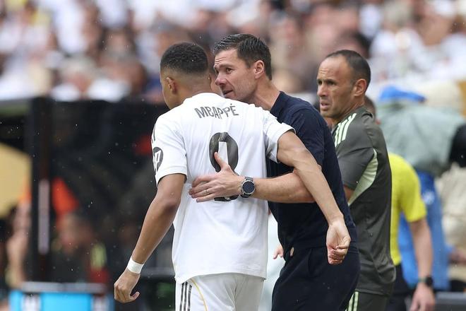 仅差4球！姆巴佩逼近C罗皇马进球纪录，阿隆索盛赞其跻身顶级行列