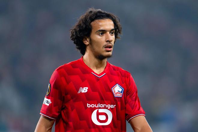 记者:里尔18岁中场布阿迪的团队否认球员与巴黎的转会传闻 记者:里尔18岁中场布阿迪的团队否认球员与巴黎的转会传闻