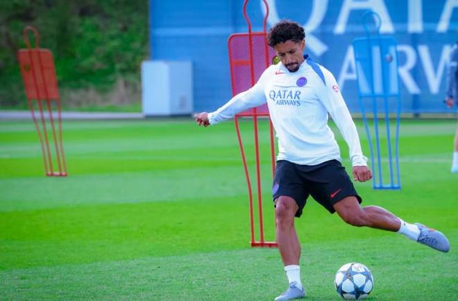 巴黎官方:马尔基尼奥斯肌肉疲劳接受治疗;登贝莱单独训练 巴黎官方:马尔基尼奥斯肌肉疲劳接受治疗;登贝莱单独训练