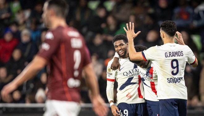 一场3-2让榜首易主，欧洲豪强登顶，恩里克创造队史神纪录