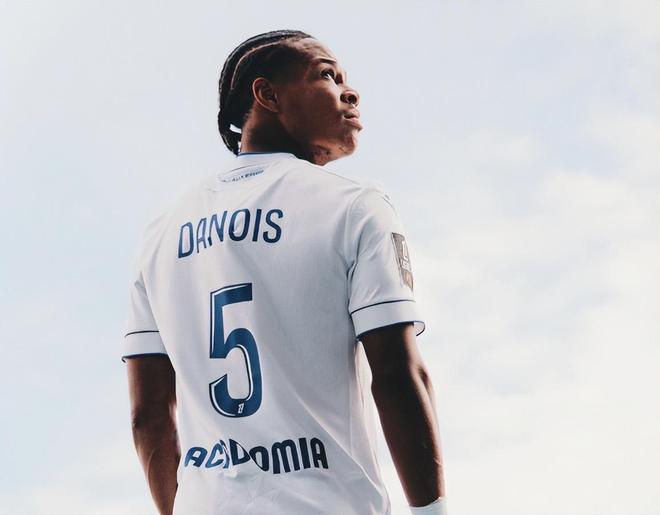 21岁法甲中场天才横空出世，6大欧洲豪强疯抢，1100万欧报价遭拒