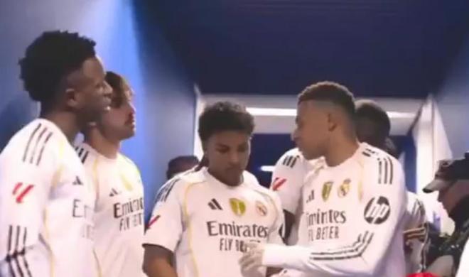 姆巴佩半场鼓励罗德里戈：我和维尼修斯给你拉开空间，你可以的