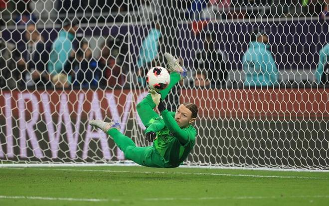 法媒：巴黎判断萨福诺夫受伤发生在第3轮点球，随后又扑出2点