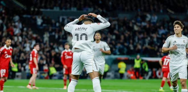 姆巴佩模仿C罗庆祝：“我把这个纪录献给他，他一直对我很亲切”