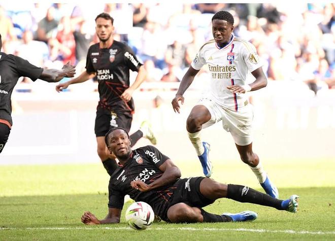 法媒：洛里昂后卫图雷驾驶兰博基尼因驾照无效被捕