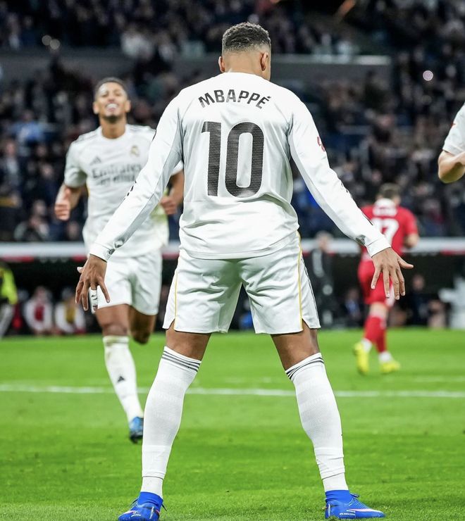 姆巴佩追平C罗之夜，1.5亿前锋17场0球！失望被换下+换掉皇马头像