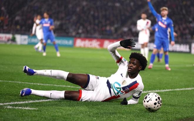 巴黎人报：巴黎小将恩贾恩图腘绳肌拉伤，预计伤缺6-8周