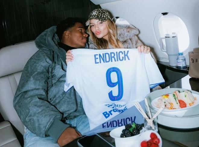 恩德里克携妻子抵达里昂，正式开启租借生涯