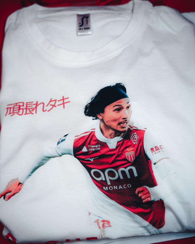 早日康复，摩纳哥全队身穿印“加油拓实”的T恤支持南野拓实