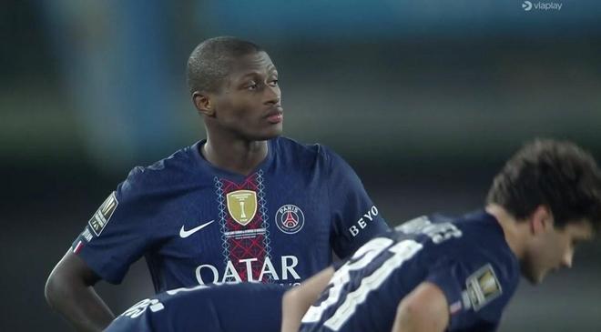 巴黎近3个冠军都是点球大战赢的,且努诺-门德斯都罚进点球 巴黎近3个冠军都是点球大战赢的,且努诺-门德斯都罚进点球