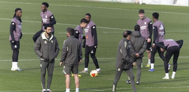 世体：国王杯输球仅12小时后皇马恢复训练，姆巴佩全程参与