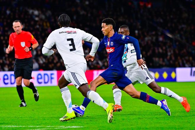 法甲：巴黎圣日耳曼实力强劲，里尔客场抢分无望？