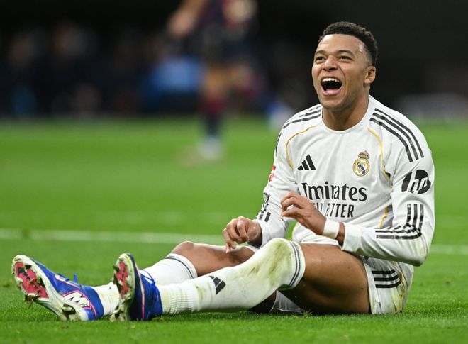 姆巴佩点射一战超越亨利！铁卫头球建功，皇马2-0莱万特施压巴萨