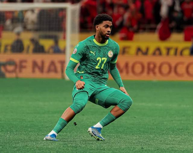 非洲杯夺冠！17岁小孩哥哭成泪人：短短1年集齐6冠 人生赢家