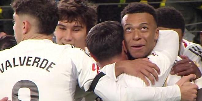 姆巴佩一记“勺子点球”惹争议：是暖心鼓励，还是戳人伤疤？