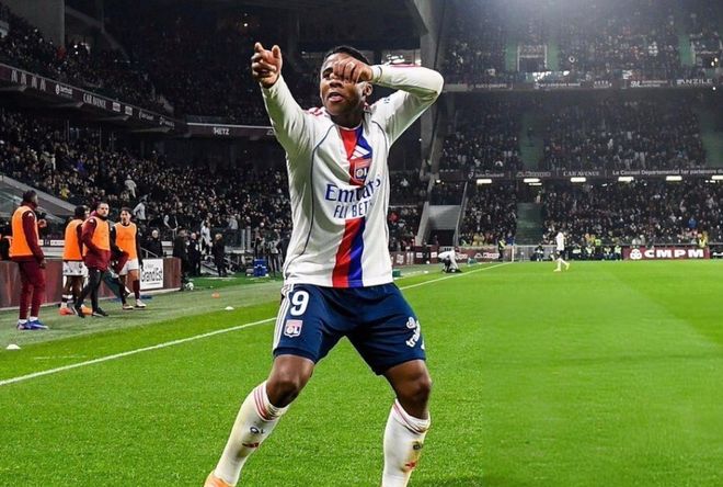 阿隆索脸疼 皇马2500万天才外租后3场造5球 生涯首次戴帽+率队5-2