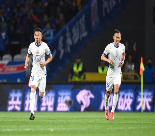 记者：申花今日飞赴成都，球队将连续在外征战一周