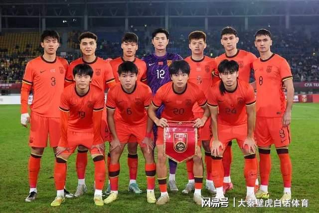 争议！U22国足大名单公布，两大将落选，名记给出理由，球迷热议