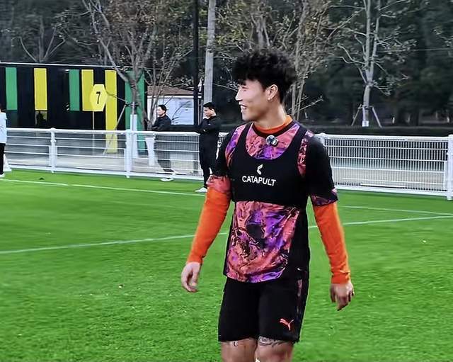 谢文能加练，泰山队3新星缺席前期冬训，韩鹏继续带队 边后卫断档