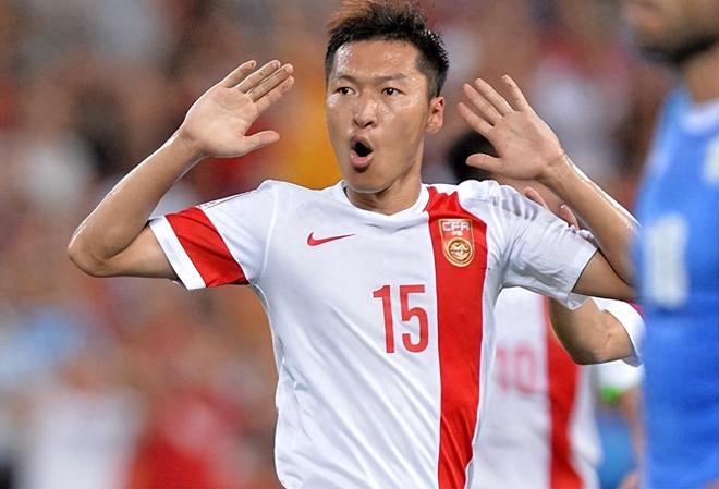 前国足队长吴曦,回应“躲球”事件:都过去了,我还有以后的生活 前国足队长吴曦,回应“躲球”事件:都过去了,我还有以后的生活