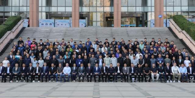 56岁范志毅现身中国足协教练研修班：曾立志成为国足主帅！