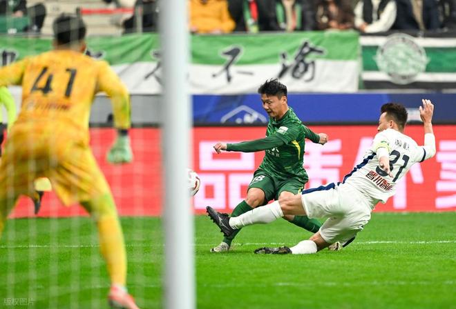 邵佳一首个弃用的球员？国安输球方昊隐身，表现配不上国脚身份！