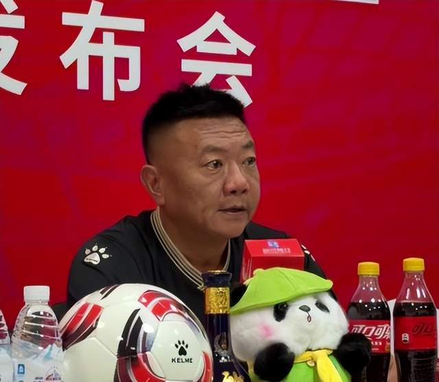 前国足名宿：现在国脚荣誉感和我们没法比，出去比赛是旅游了！