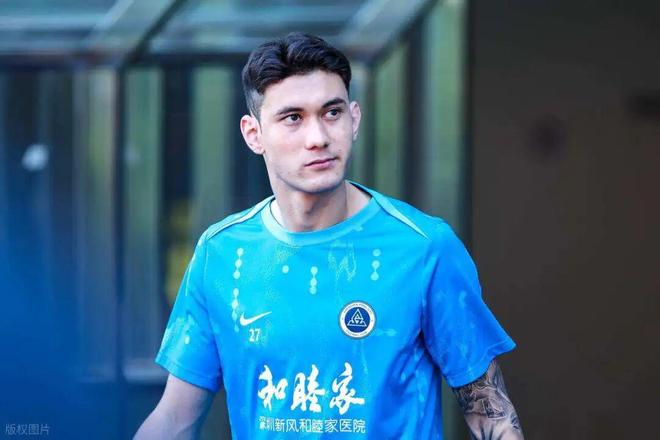 中超进球和数据挂零的他，却入围今年中国金球奖候选人，引发质疑